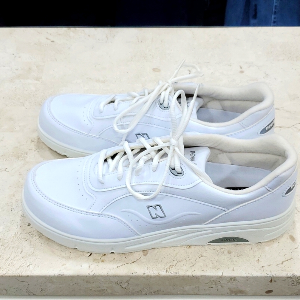 New balance sneakers women's size 11 white Walking DSL-2 WW811WT Gently worn